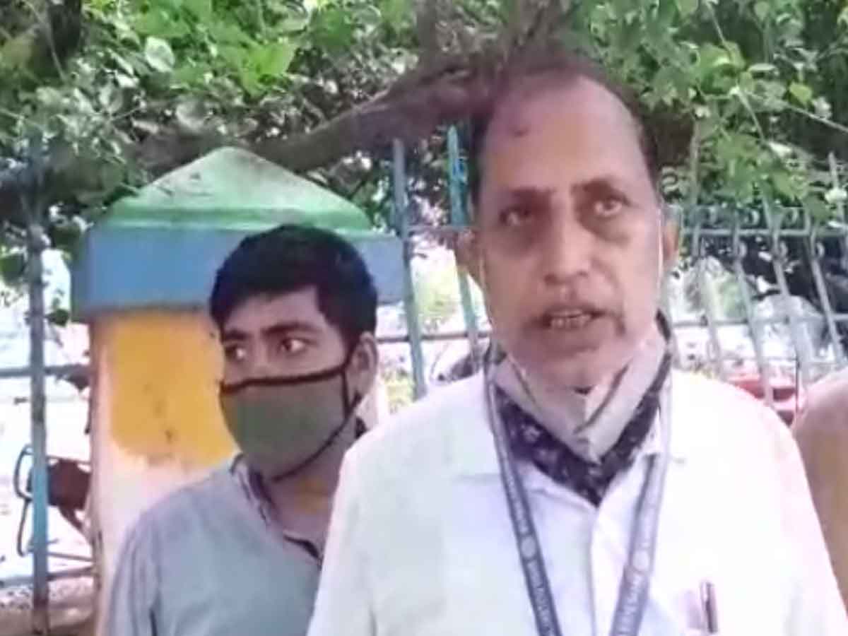 మరణ ధృవీకరణ పత్రాన్ని తీసుకెళ్లాలంటూ వ్యక్తికి అధికారుల ఫోన్‌