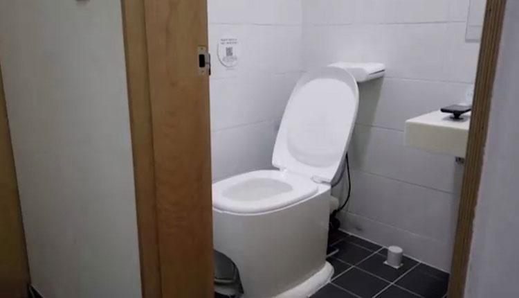 ఆఫ‌ర్ అదిరింది: ఆ టాయిలెట్స్ వినియోగిస్తే డ‌బ్బులిస్తార‌ట‌..!