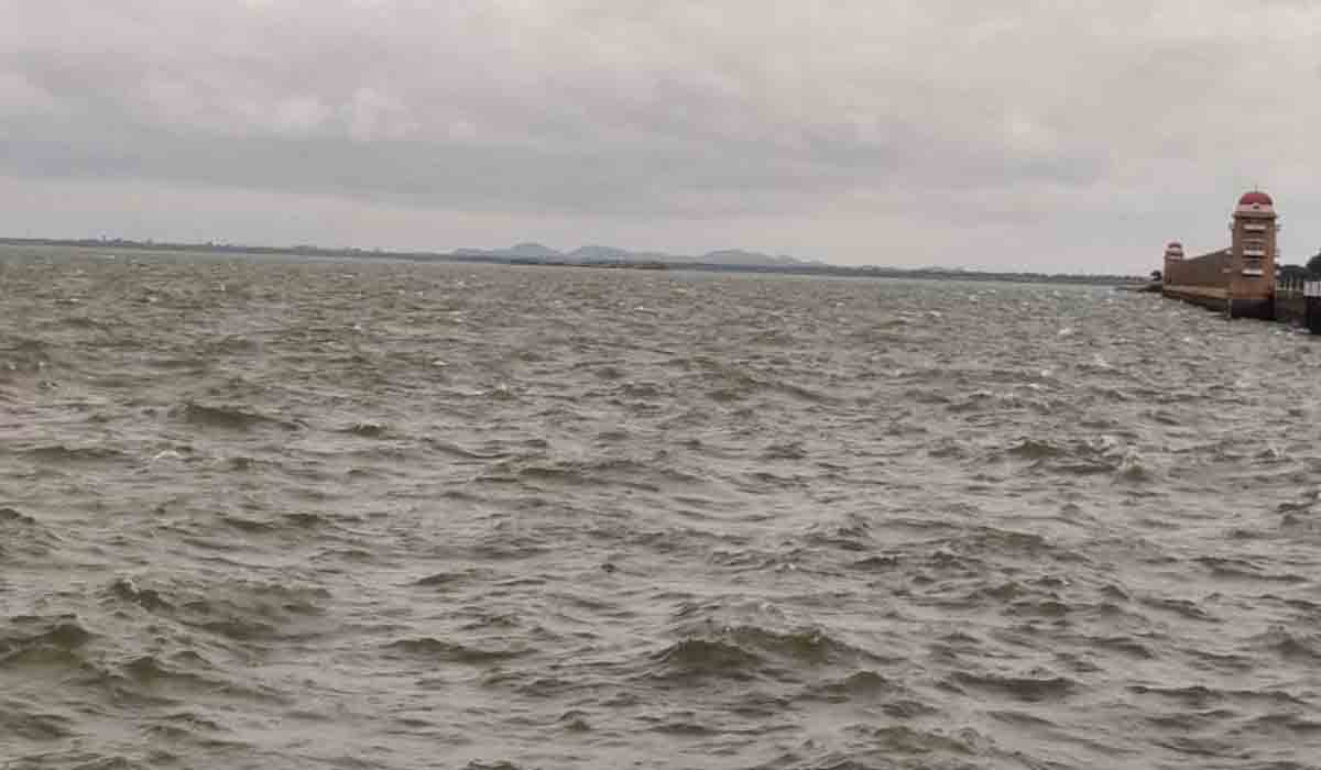 తుంగభద్ర డ్యాంకు పోటెత్తిన వ‌ర‌ద