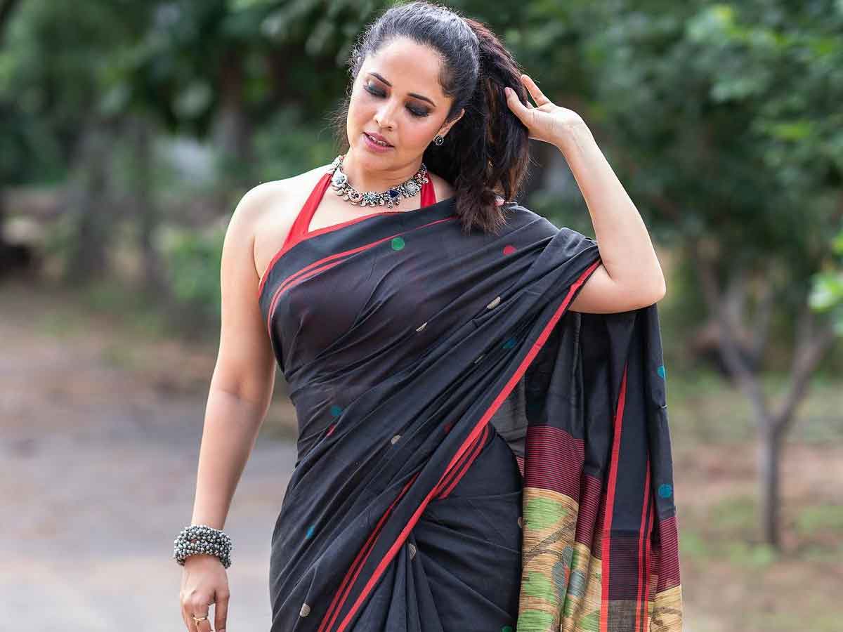 Anasuya Bharadwaj: చీరకట్టులో అనసూయ గ్లామర్ అదరహో..