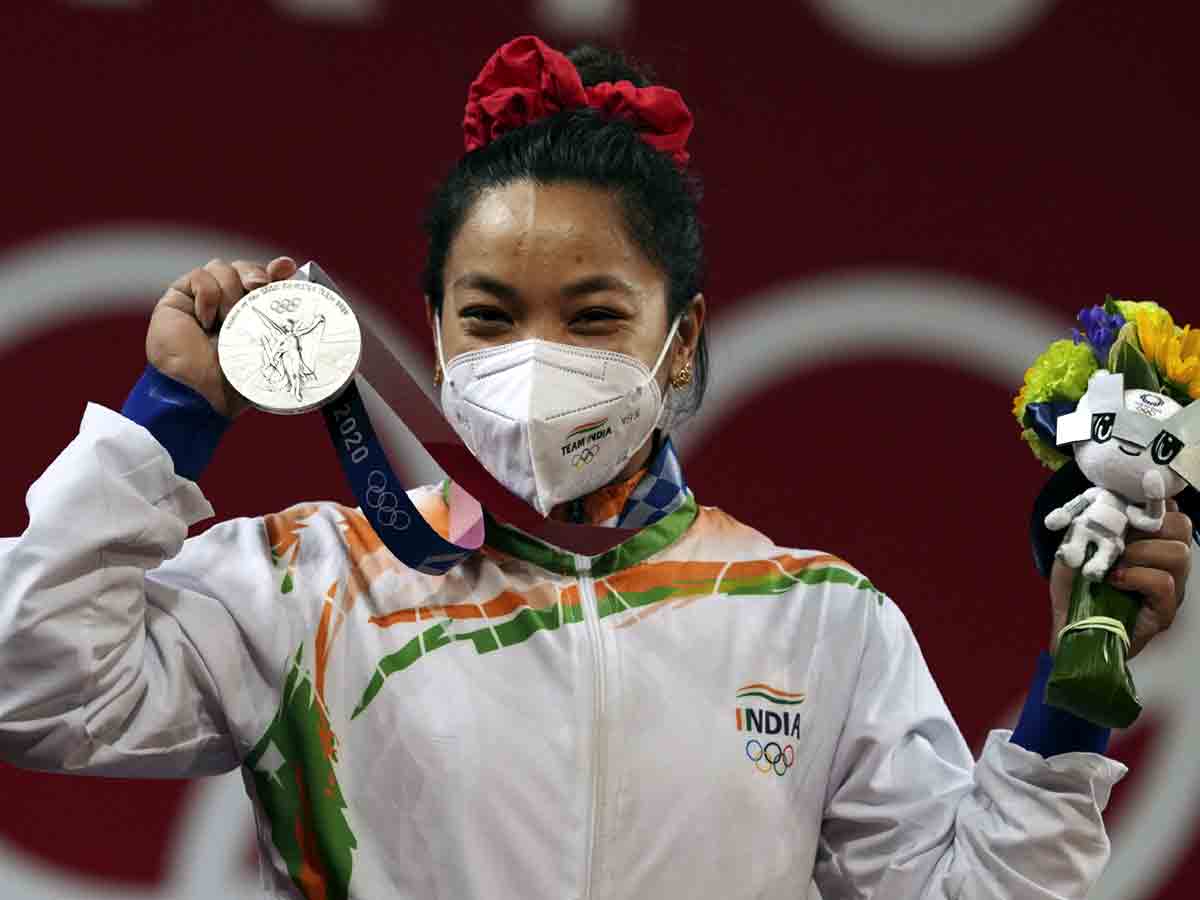 మీరాబాయి చాను కోచ్‌కు రూ.10 లక్షల నగదు బహుమతి