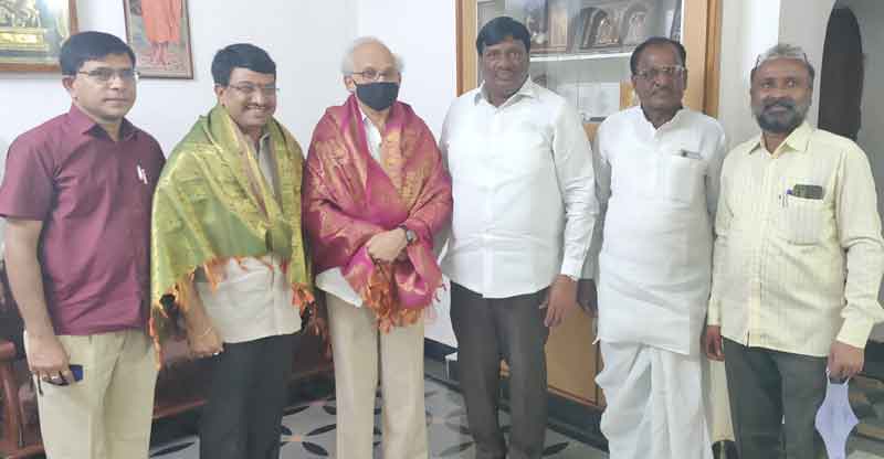 గ్రంథాలయాల అభివృద్ధికి కృషి చేస్తాం