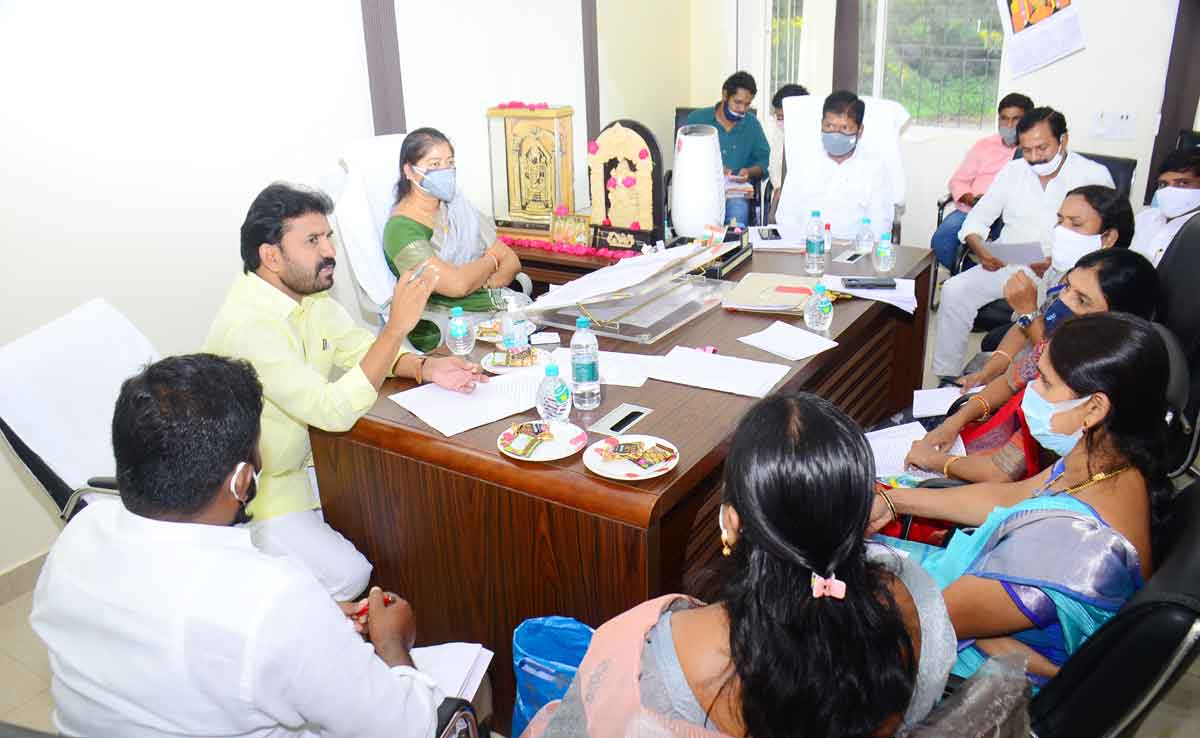 పారిశుధ్యంపై ప్రత్యేక దృష్టి సారించండి