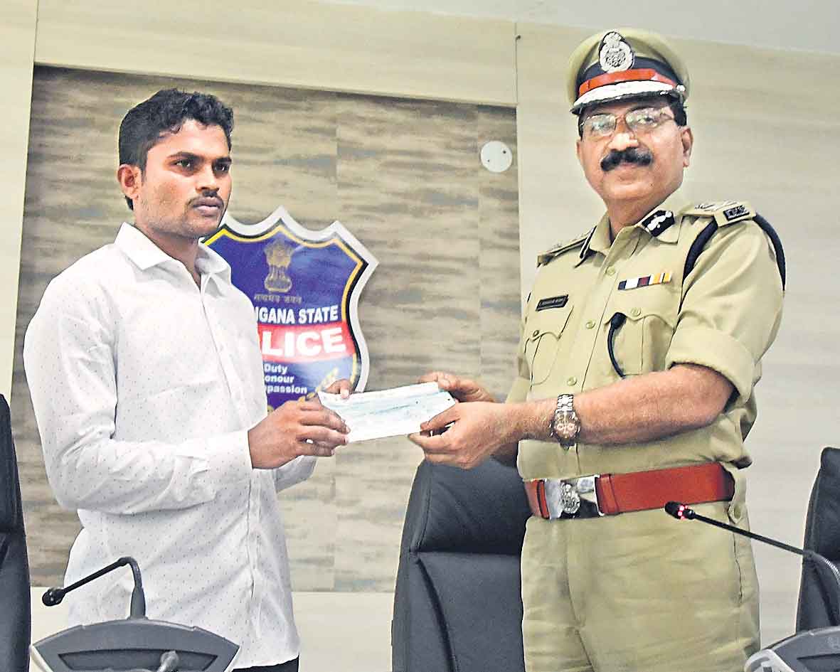 మావోయిస్టు నేత రంజిత్‌ లొంగుబాటు