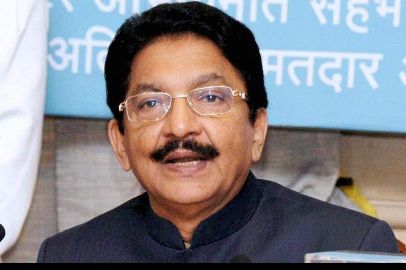 గిరిజనులకు టీకాలు ఇవ్వాలి