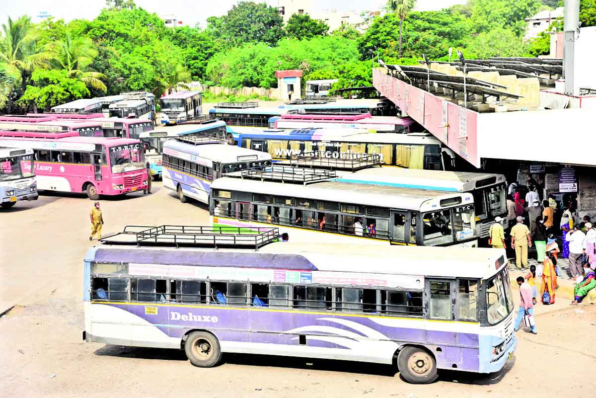 పుంజుకుంటున్న ఆర్టీసీ