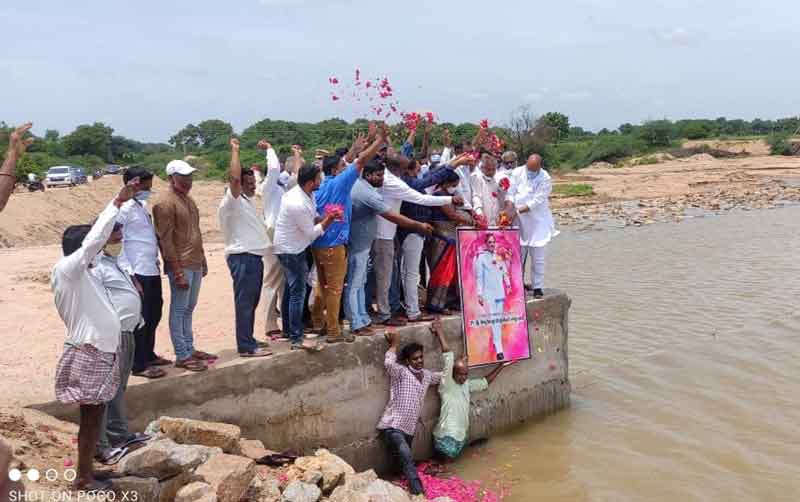 కరువు ప్రాంతం.. సస్యశ్యామలం