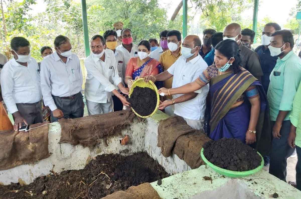 ఊర్లన్నీ అద్దంలా మెరువాలి