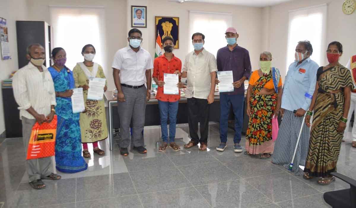 నిరుపేద బ్రాహ్మణుడికి అండగా..