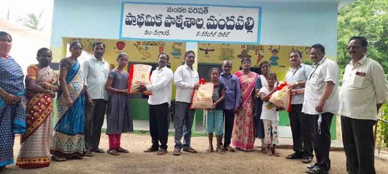 పేదలకు సాయం.. అభినందనీయం