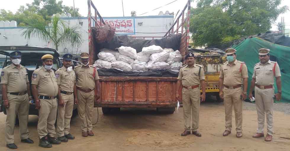 నల్ల బెల్లం విక్రయదారుల అరెస్టు