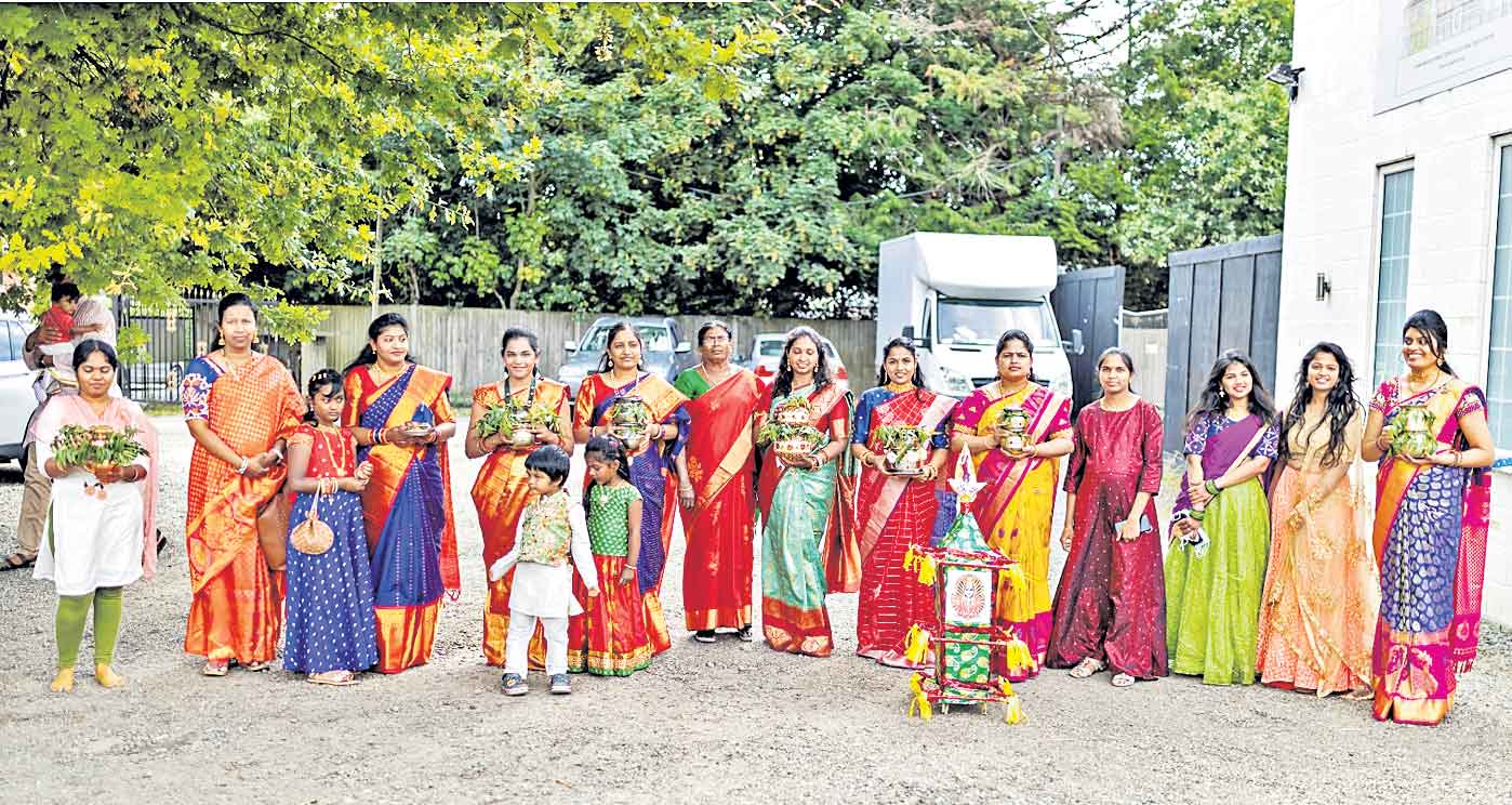 లండన్‌లో బోనాల సంబురం