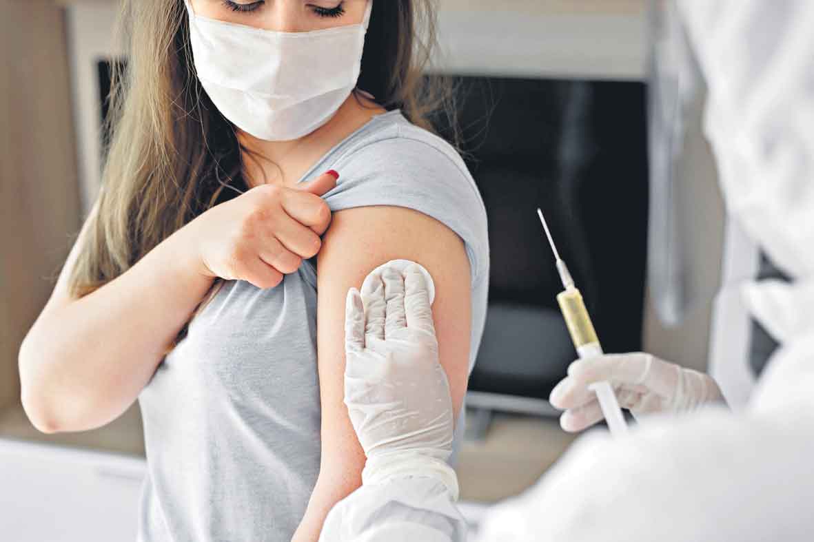 తల్లికి టీకా.. బిడ్డకు రక్ష