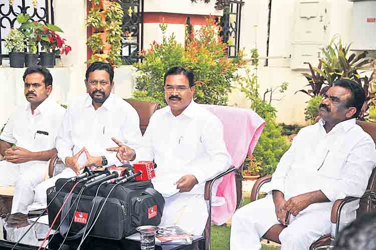 ప్రధానికి లేఖతో ఒరిగేదేమీలేదు