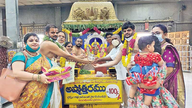 యాదాద్రి లో అమ్మవారికి ఊంజల్‌ సేవ