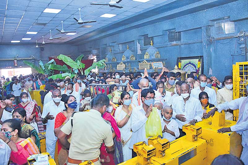 కిటకిటలాడిన యాదాద్రి