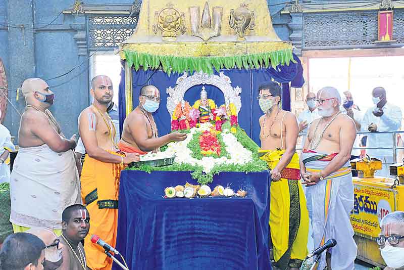 శ్రీవారి ఖజానాకు రూ. 9,11,089 ఆదాయం