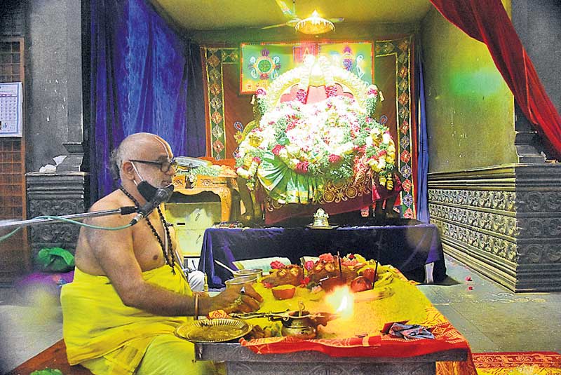 వైభవంగా స్వామి వారి నిత్య కల్యాణం