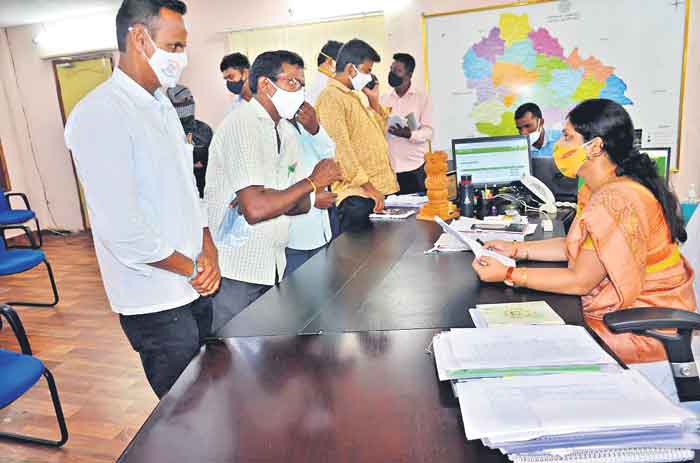 పిల్లలను పనిలో పెట్టుకుంటే కేసులు