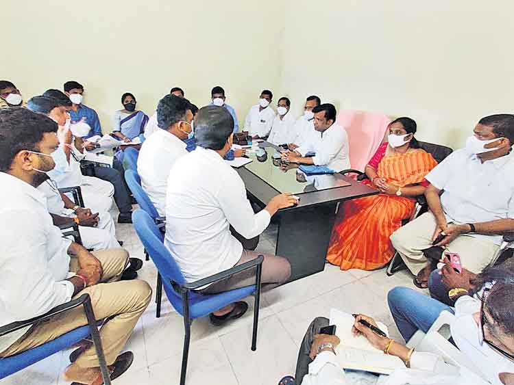 వాసాలమర్రి తరహాలోనే అభివృద్ధి చేసుకోవాలి