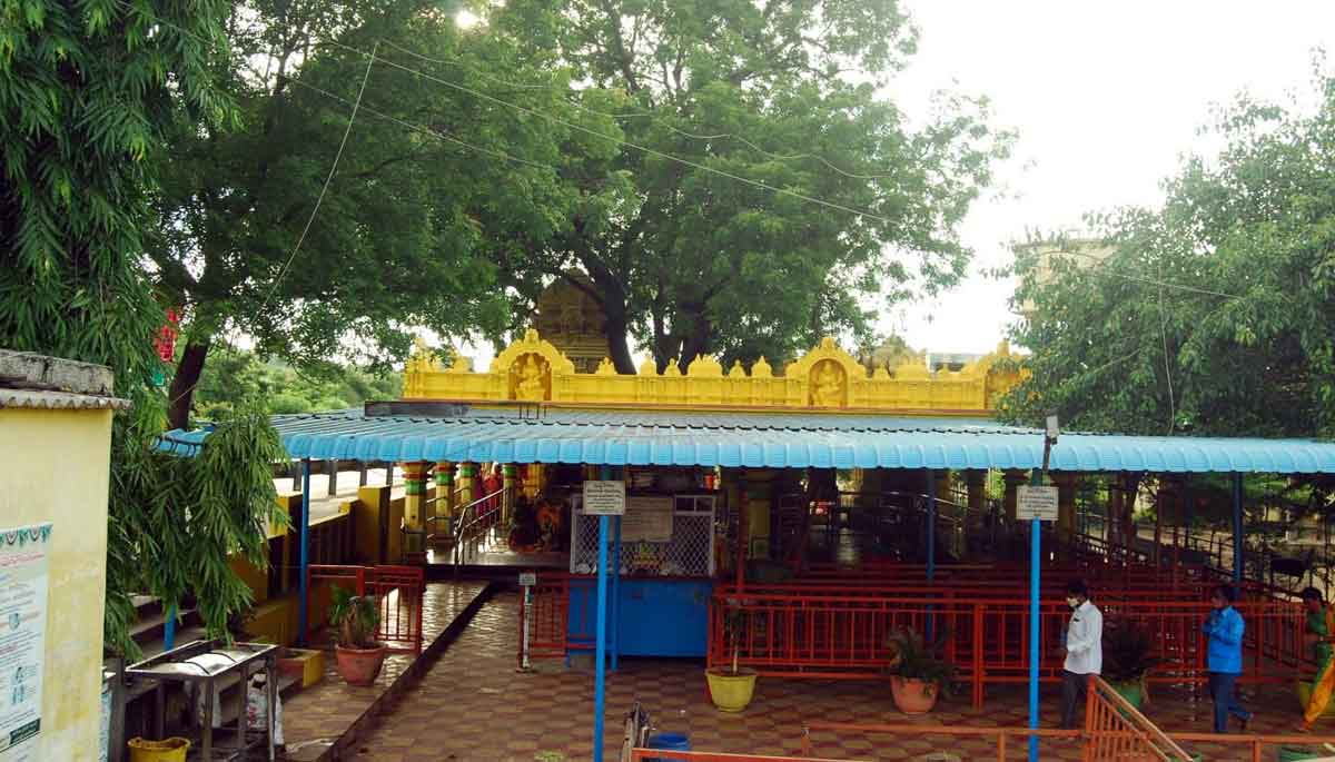 ఆందోళ్‌మైసమ్మ దేవాలయం ముస్తాబు