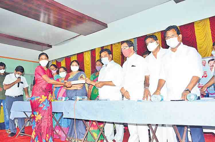 పేదల సంక్షమమే ప్రభుత్వ ధ్యేయం