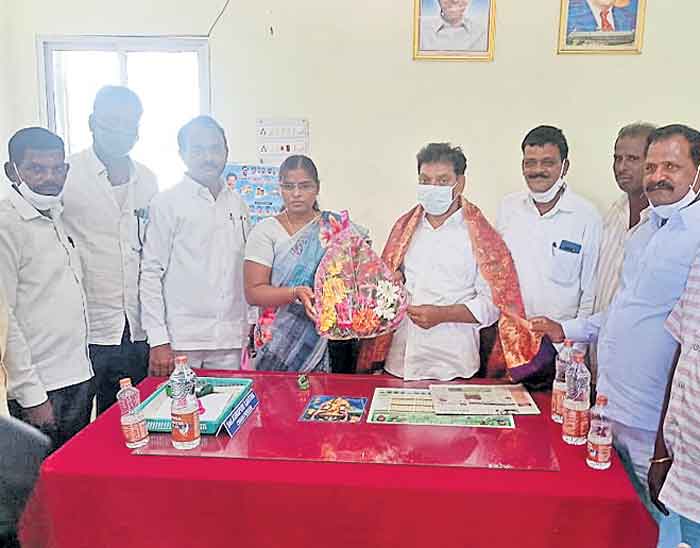 ఎమ్మెల్యే పైళ్లకు ఘన సన్మానం