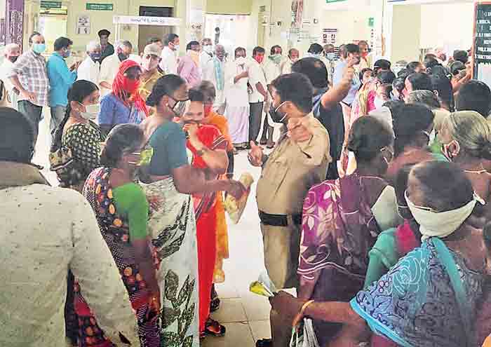 అర్హులందరూ రెండో డోస్‌ టీకా తీసుకోవాలి