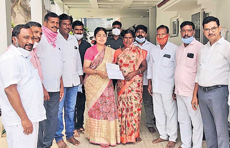 కార్యకర్తలను కంటికి రెప్పలా కాపాడుకుంటాం