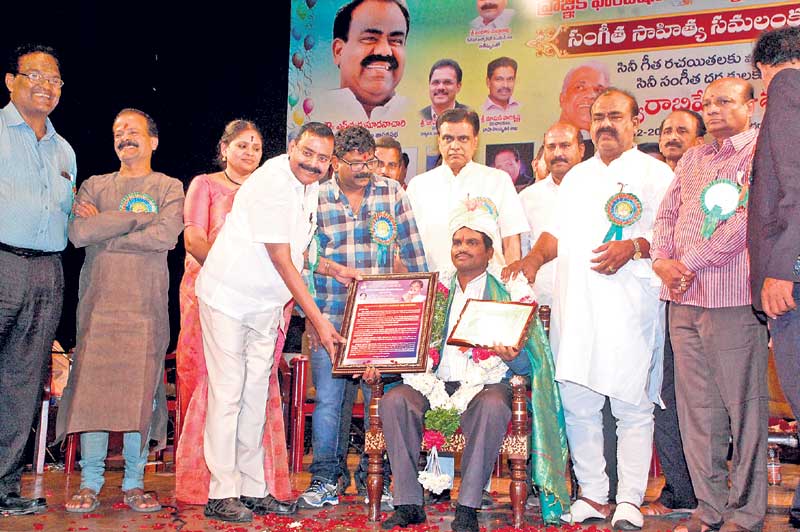 ఘంటసాల పాటలతో మురిపిస్తున్న శ్రీనివాస్‌