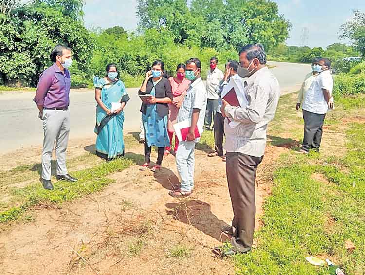 మినీ ట్యాంక్‌బండ్‌ కోసం చెరువు పరిశీలన