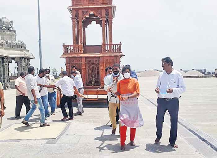 తిరువీధుల్లో స్వామివారి దివ్య విమాన రథం ట్రయల్‌ రన్‌