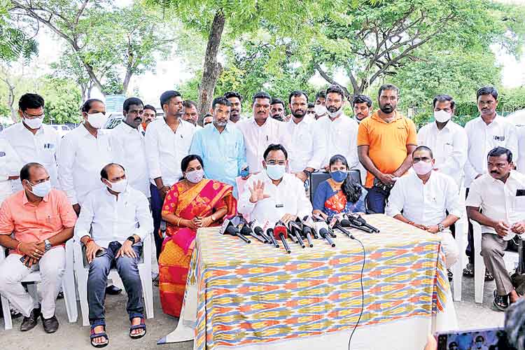 రాజగోపాల్‌ రెడ్డి క్షమాపణ చెప్పాలి