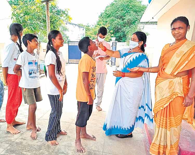 ఇంటింటికీ ఫైలేరియా, నులి పురుగుల మాత్రలు పంపిణీ