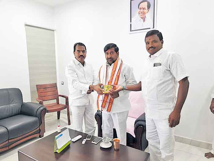 ఘనంగా మంత్రి జగదీశ్‌రెడ్డి జన్మదినం