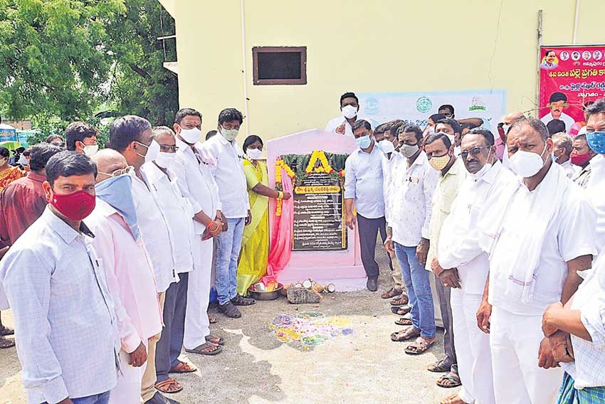 గ్రామాలను అభివృద్ధి చేసుకోవాలి