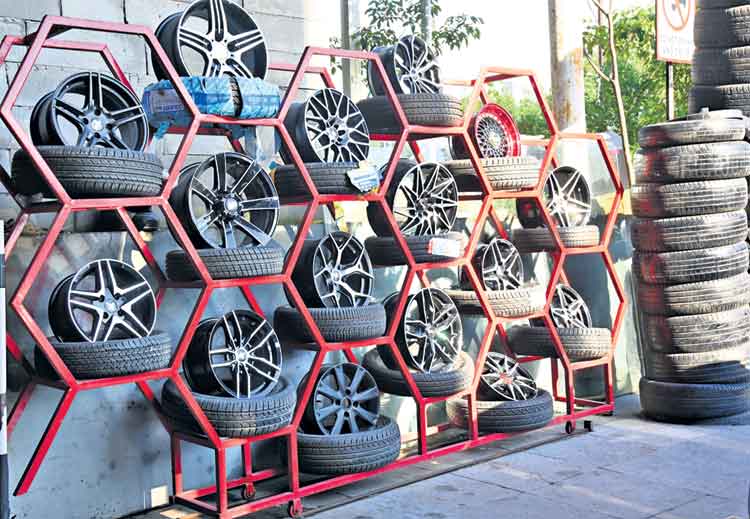 తిరిగేవన్నీటైర్లు కావు!