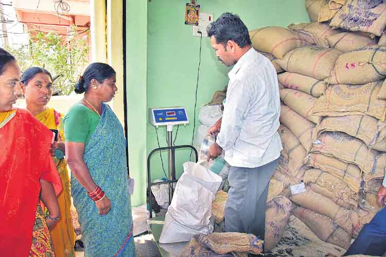 కొత్త కార్డులొచ్చాయ్‌..