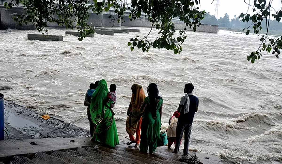 High alert in Delhi | ప్రమాద‌క‌ర స్థాయిలో య‌మునా ప్ర‌వాహం.. ఢిల్లీలో అల‌ర్ట్