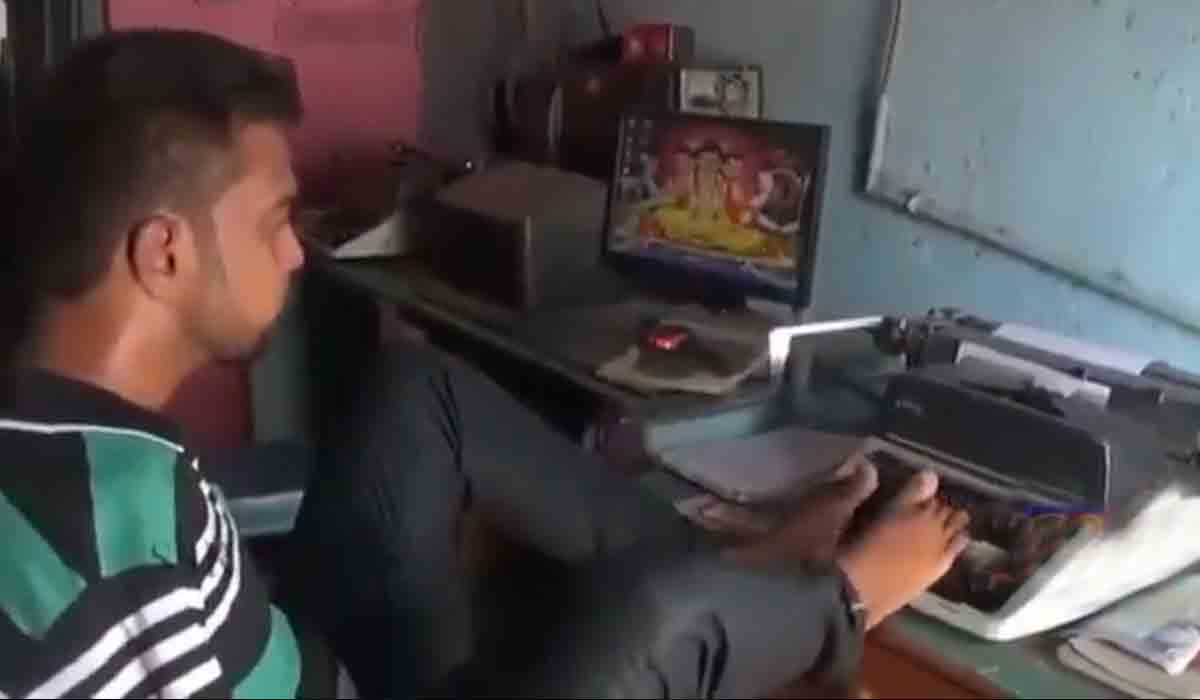 ఆ దివ్యాంగుడి ప్ర‌తిభ అమోఘం.. కేటీఆర్ ట్వీట్