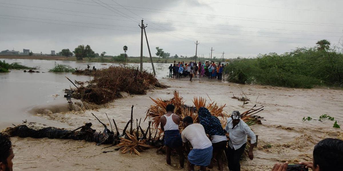 అయిజలో దంచి కొట్టిన వాన
