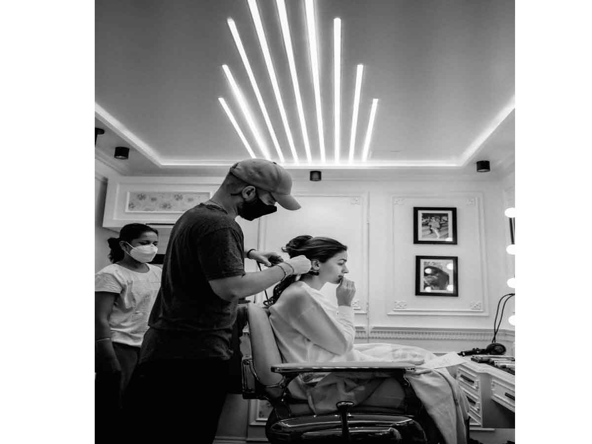 కాస్త భ‌యంగా ఉందంటూ అలియా భ‌ట్ ట్వీట్