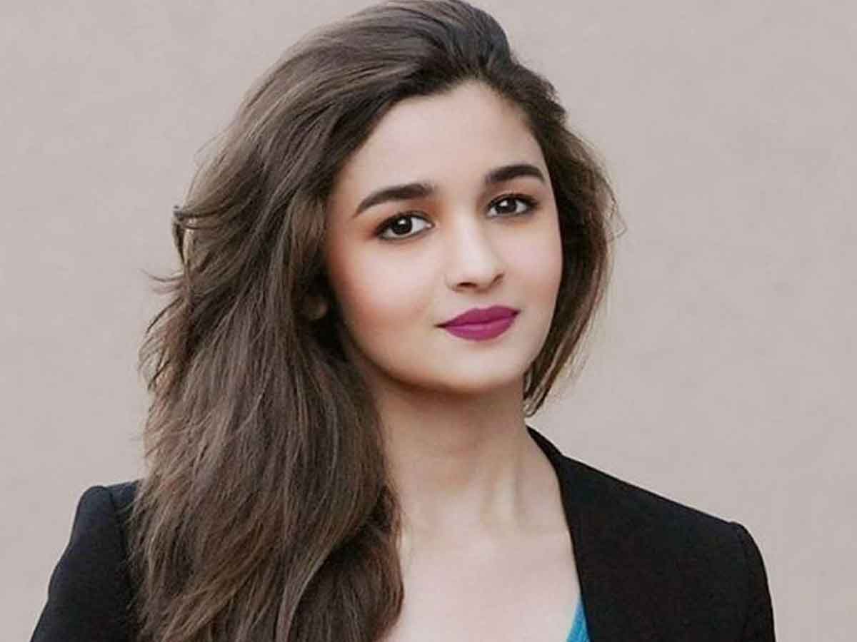 హాలీవుడ్‌పై కన్నేసిన ఆర్ఆర్ఆర్ బ్యూటీ..!