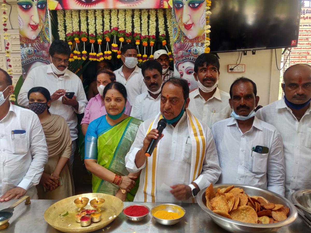 దుర్గామాత బోనాల ఉత్సవాలకు హాజరైన మంత్రి