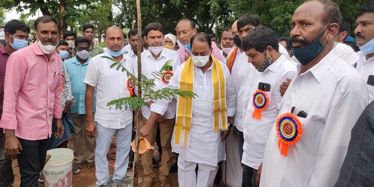 ఆలయ అభివృద్ధి పనులకు శంకుస్థాపన చేసిన మంత్రి