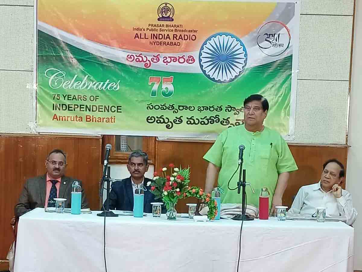 ఆకాశవాణిలో అమృతోత్సవాలు.. దేశ‌భ‌క్తి గీతాల సీడీ ఆవిష్క‌ర‌ణ‌