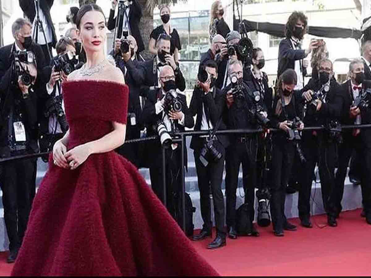 కేన్స్ ఫెస్టివ‌ల్‌.. రెడ్ కార్పెట్‌పై హోయలు పోయిన అమీ