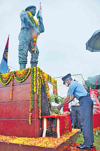 సైనికులే నిజమైన హీరోలు
