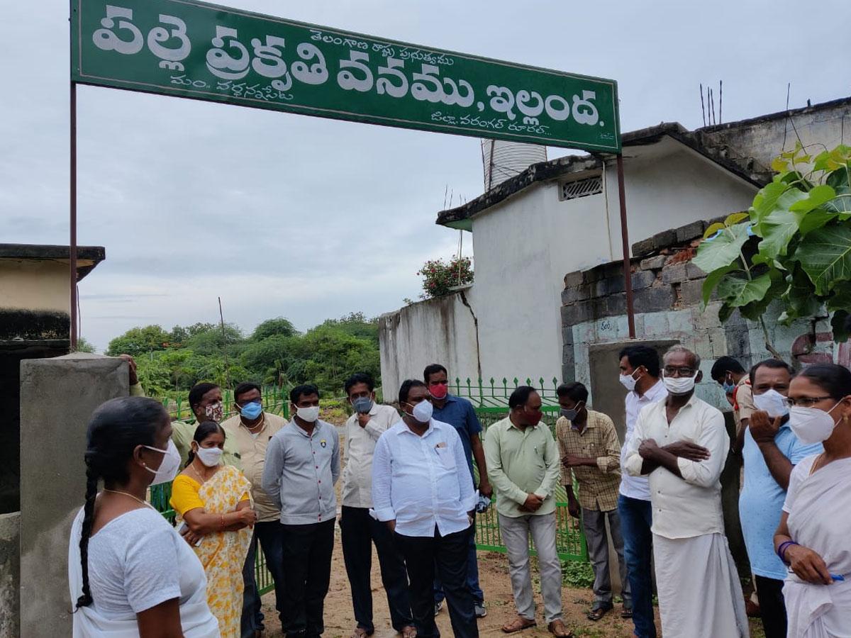 పల్లె ప్రకృతి వనాన్ని సందర్శించిన ఎమ్మెల్యే అరూరి