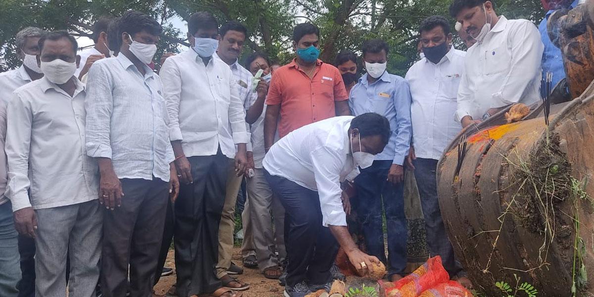 ఎస్సారెస్పీ కాలువ పూడికతీత పనులకు భూమి పూజ